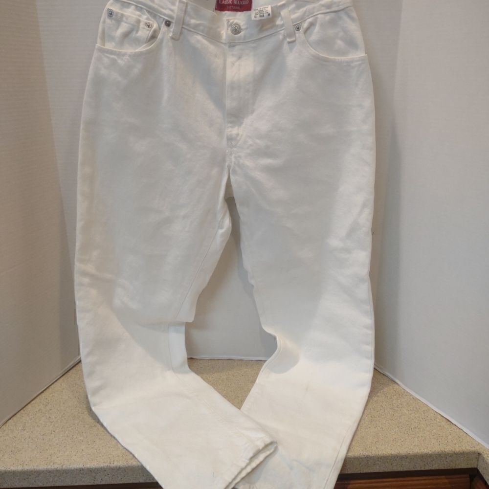 Vintage Levi's 2002 Misses White Jeans.